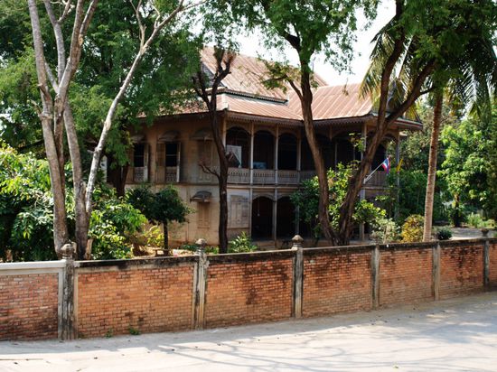 Eines der vielen alten Teakhaueser