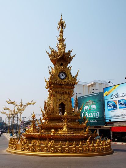 Der von Chalermchai Kositpipat gestaltete Clocktower.