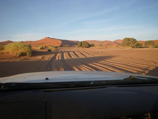 Sandpiste von den Duenen zurueck