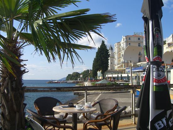 Blick auf die obligatorischen Latte  Macchiato