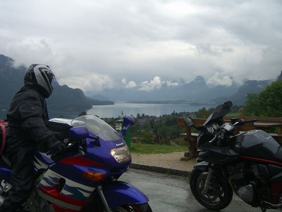 Blick über den Wolfgangsee - vom Regen blieben wir fast den ganzen Tag über verschont, waren aber vorbereitet