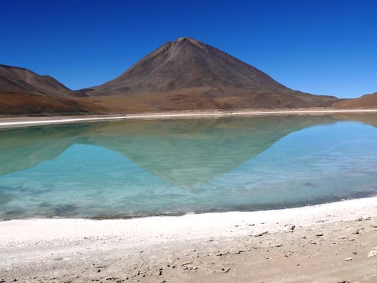 Laguna Verde mit dem Vulkan Llicancahur (5868 m)