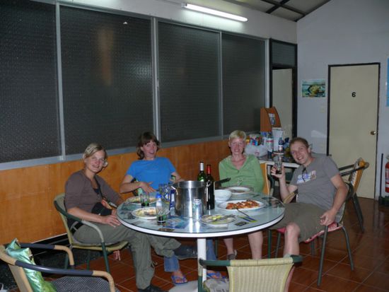 Abendessen im Sunny Day´s
(Marie-Ann, Salomé, Yvonne, Patrice)