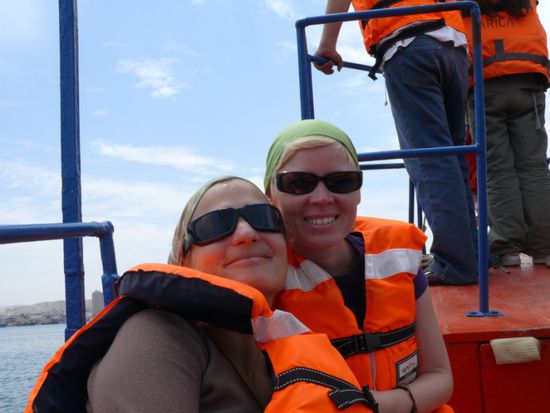 Marie-Ann und Yvonne bei unserer Hafenrundfahrt