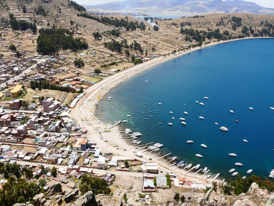 Ausblick auf Copacabana mit Hafen vom Mirador