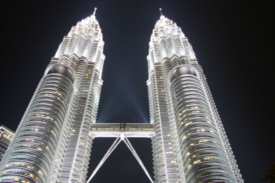 die petronas twin towers in kuala lumpur