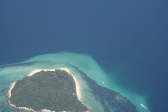 so, um euch mal ein bissl neidisch zu machen... da werden wir morgen frueh schwimmen, schnorcheln und relaxen...
Aetsch 