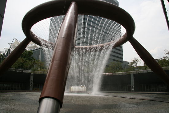 die welt groesste wasser fontaene 
bei sun tec city