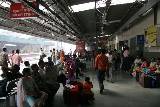 Der Bahnhof in Neu-Delhi