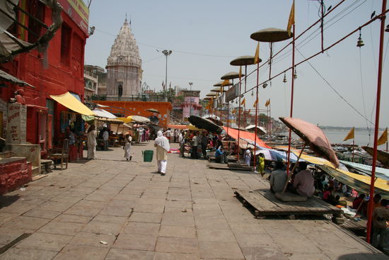 Hier finden jeden Abend viele Pujas statt.