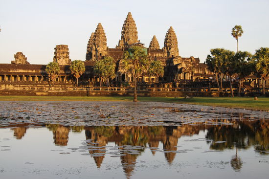 beim Sonnenuntergang erstrahlt der Tempel in wundervollen Farben