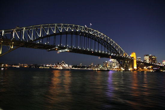 Sydney bei Nacht mit Harbour Bridge und Oper