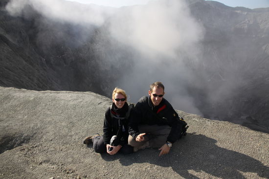 wir bleiben dann doch lieber nur am Kraterrand des Bromo