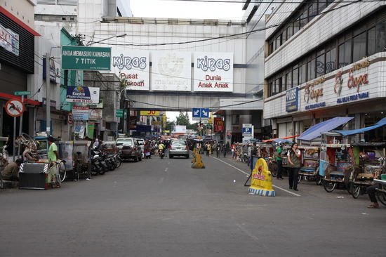 An der Jl. Asia Afrika, die wohl wichtigste Straße in Bandung