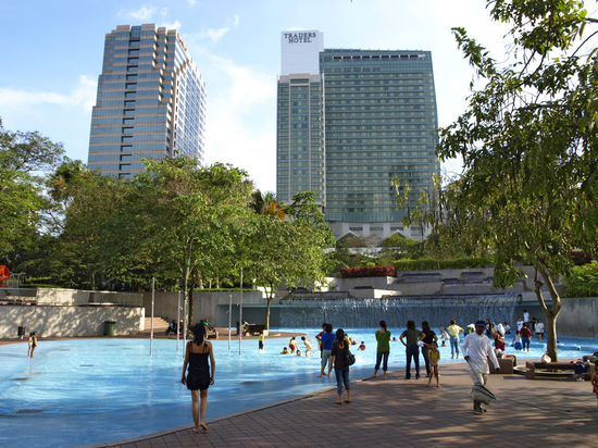 nicht mal kniehoch, aber trotzdem eine willkommene abkuehlung