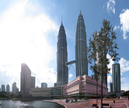 das unten drunter ist die shopping mall