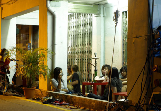 hier raucht man wasserpfeife anstatt alkohol zu trinken