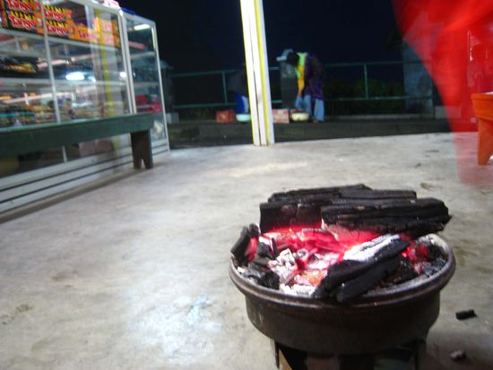 ein bisschen waerme spendete dieser holzkohletopf