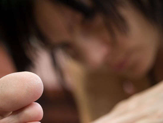 tz, nirgends ist man unbeobachtet - nicht mal hinterm großen zeh!