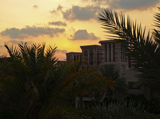 im hintergrund die klimaanlagen aus urgroßvaters zeiten