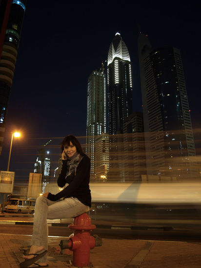 hallo susi, na wie gehts so daheim, sitze gerade auf nem roten hydranten in ...... bla,bla,bla.....