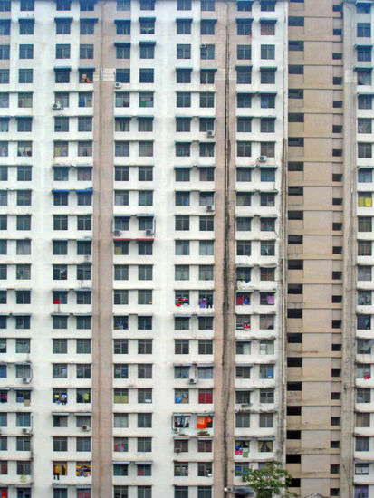 suchbild: wer oder was versteckt sich hinter einem der fenster? schwierigkeitsgrad: sehr schwierig