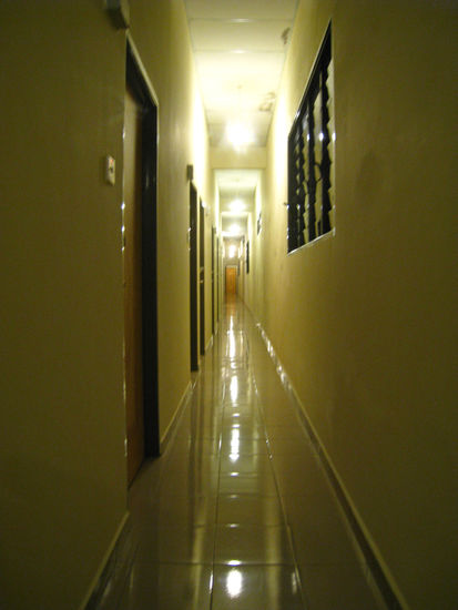 unser zimmer befindet sich ganz ganz hinten links :/