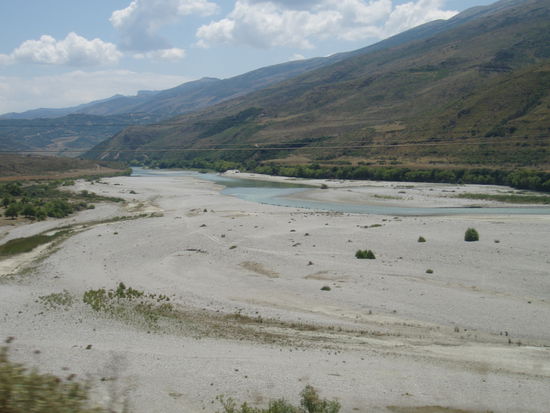 Flusslandschaft bei Tepelena