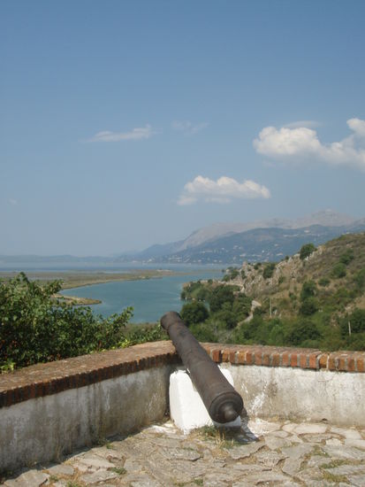 Butrint mit Blick über den Kanal auf Korfu