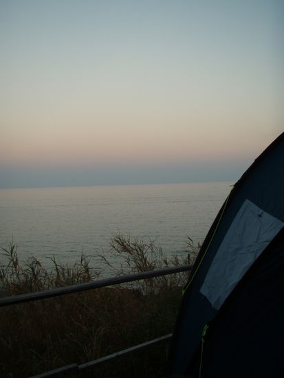 Unser Stellplatz mit direktem Blick auf's Meer 