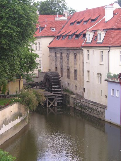 Blick von der Karlsbrücke auf die Kampa