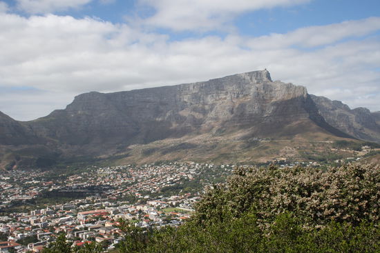 Blick auf Kapstadt und Tafelberg