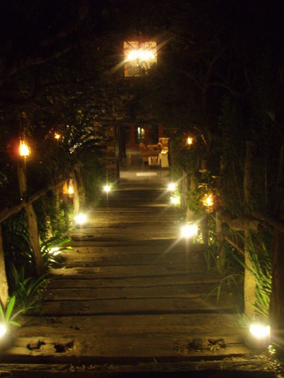 Romantischer Empfang nach dem abendlichen Game Drive