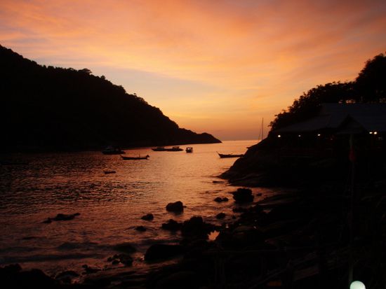 Abendrot am Batok Beach