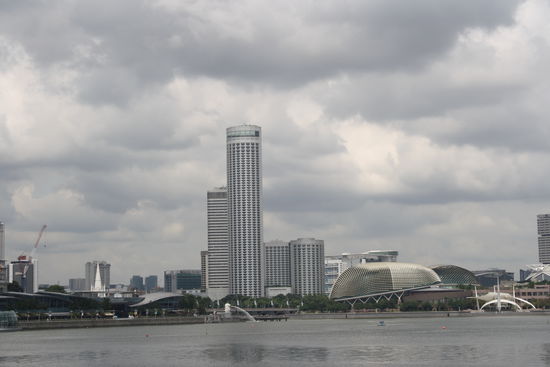 Marina Bay mit Blick auf Swissotel The Stamford und Fairmont Hotel