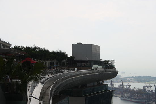 Der Hotelbereich des Marina Bay Sands mit Infinity Pool