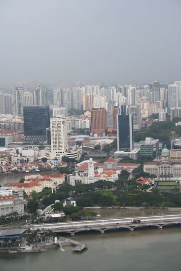 Singapur mit Merlion und Clarke Quai im Hintergrund