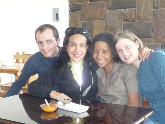 Eusi Gastmama Iñes und Sillia wo au deht wohnt