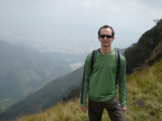 schaut euch mal die schoene Landschaft an, im hindergrund Quito.