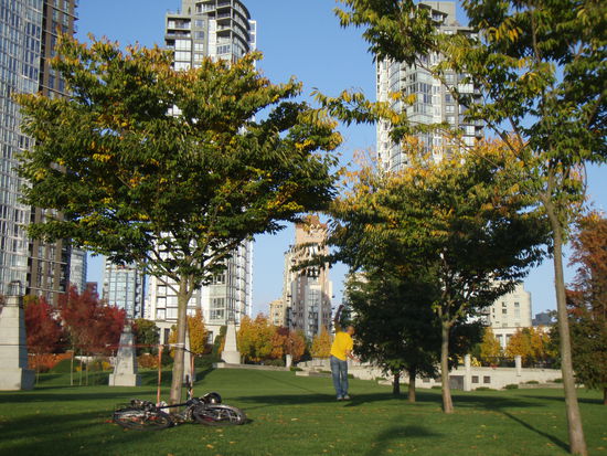 Slacklineing am 2nd Beach.