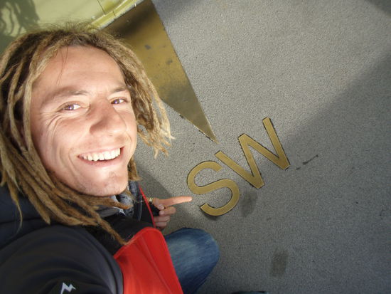 da oben haben sie sogar extra meine Initialen in goldenen Lettern montiert. "Des haetts doch net brauch!  "
Oder sind das Deine, S?