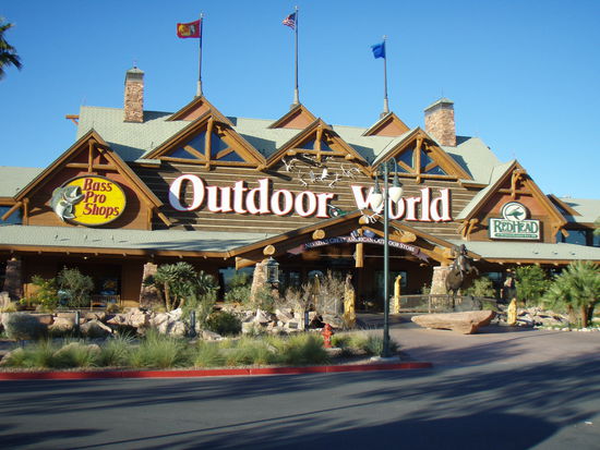 Bass Pro Outdoor Shop neben dem Silverton