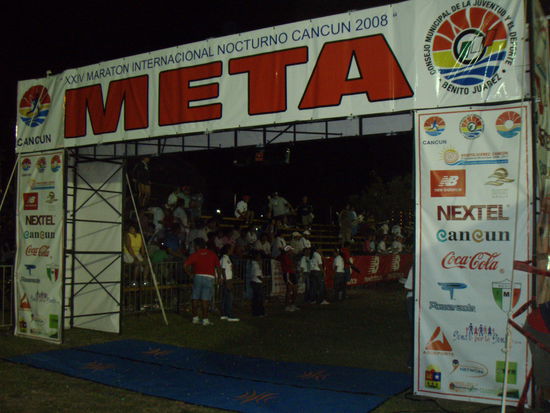 Finish des Nacht Marathons in Cancun