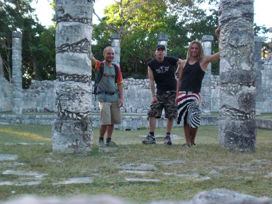 3 Jungs aus dem gleichen kleinen Dorf in Bayern auf den Phaerten der Maya!