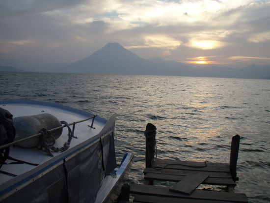 Der Lago Atitlan. Auf der anderen Seite liegt San Pedro.