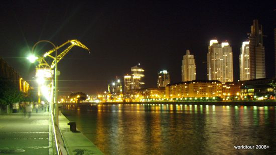 Porto Madero bei Nacht
