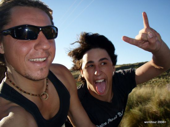 auf der Ladeflaeche des Pickups (und der Fahrer gab ordentlich Gas!)