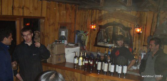 Weinprobe und anschliessend gabs wieder Asado am Lagerfeuer.....mmmmhhh!!!