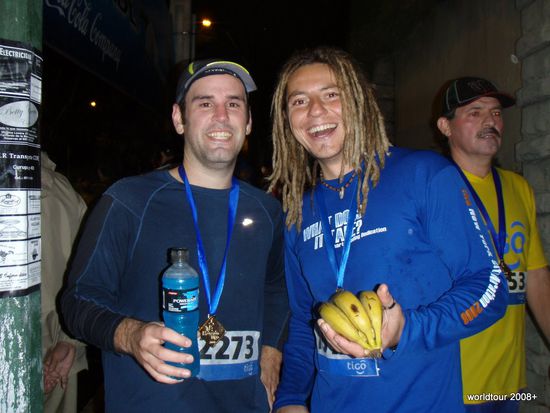 Y und ich nach dem Lauf. Wir haben Bananen und Powerade gewonnen. Cool hae!?