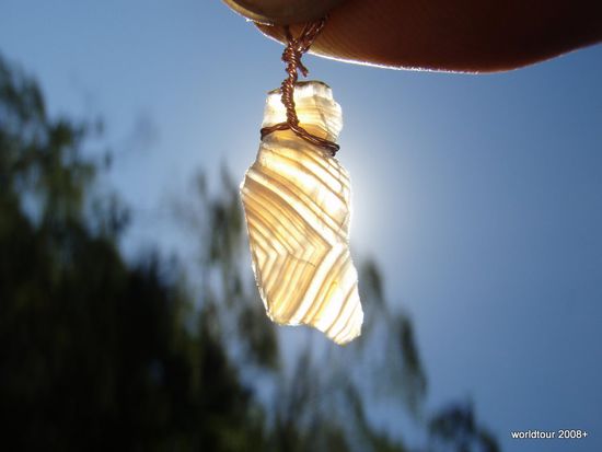 wertvolle Schaetze am Ufer des Rio Iguazu